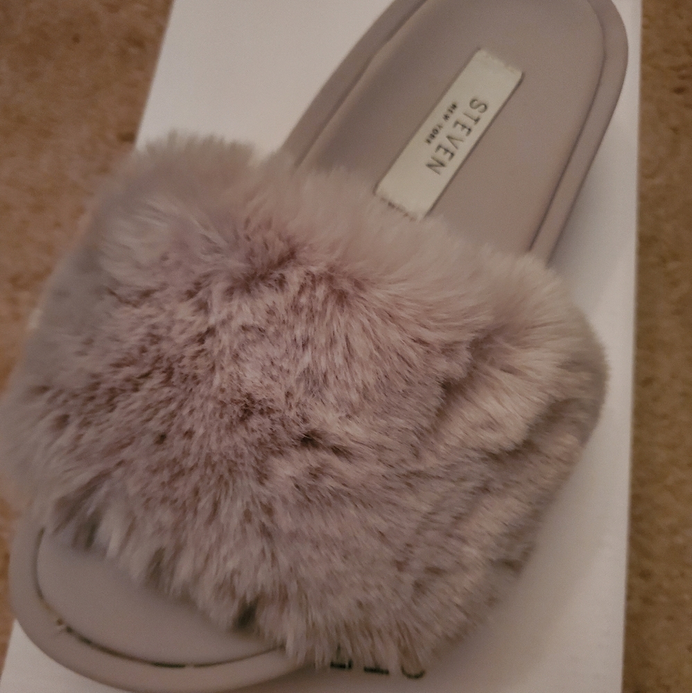Steve Madden furry slides